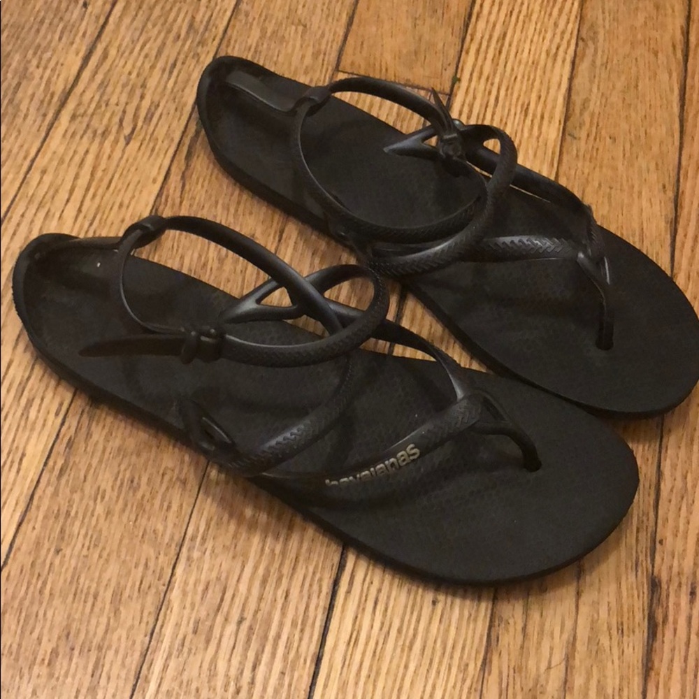 Black wrap havianas - size 8